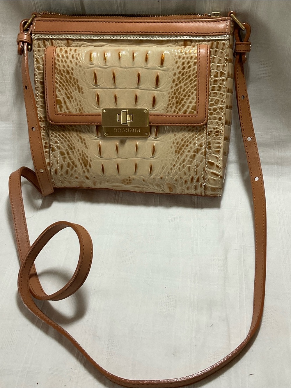 BRAHMIN Manhattan Crossbody Smooth Leather Bag Built-in Wallet, excellent
